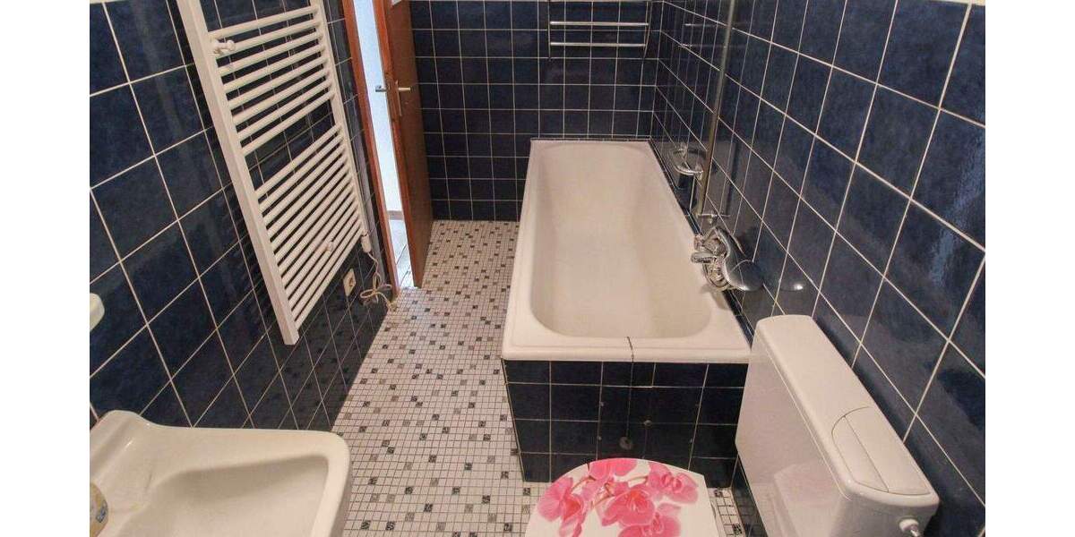 Haus sucht Handwerker: Sanierungsbedürftiges Einfamilienhaus in Dormagen-Delrath mit Ausbaupotential 8 zimmer