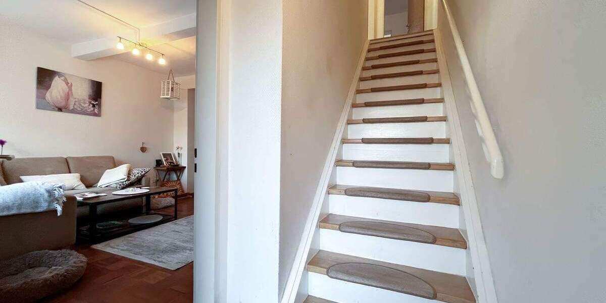 Attraktive Doppelhaushälfte mit großem Garten, Doppelgarage und 5 Zimmern! 5 zimmer