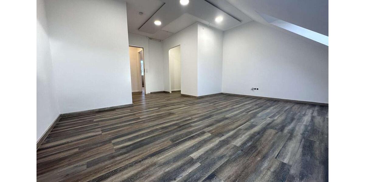 Charmante Doppelhaushälfte mit Wintergarten, Garten und vielseitigen Nutzungsmöglichkeiten 5 zimmer