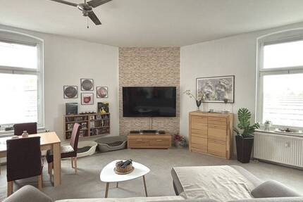 Helle Eigentumswohnung mit 5 Zimmern und Altbau-Charme 5 zimmer