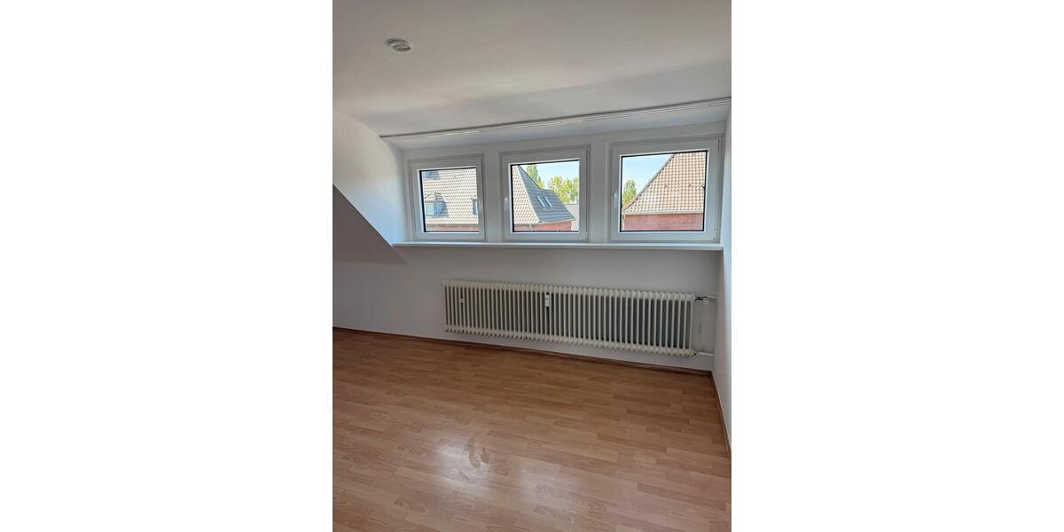 Dachgeschoßwohnung Neuss Holzheim - 3 Zimmer, 74 m&sup2;, 950&euro; | Angebot:26301695