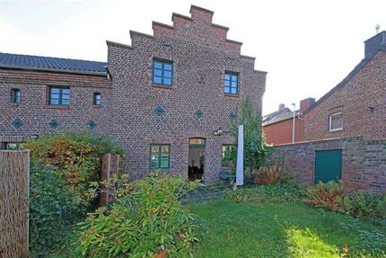 Immobilien-Richter: Reihenhausidylle in ruhiger und historischer Hoflage in Toplage in Grevenbroich-Allrath 4 zimmer