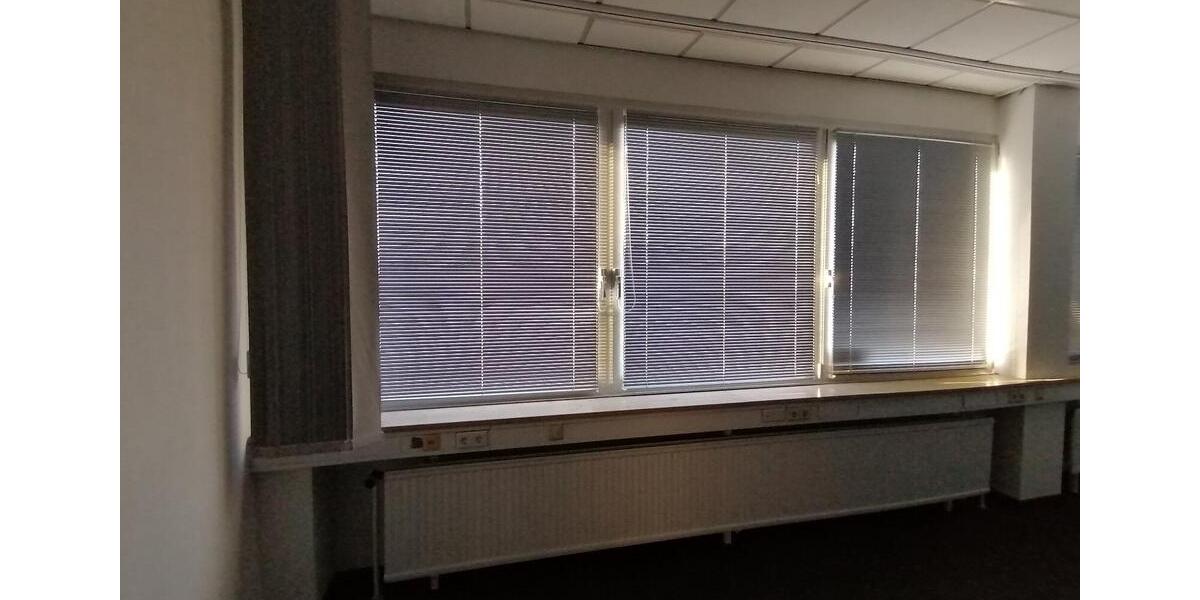 Gewerbe Raum mieten BürosPraxis 64m² (Doppelraum 40m² + 24m²) In zimmer