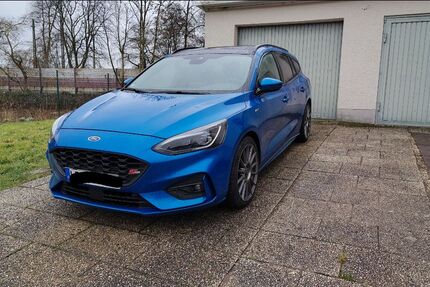 Ford Focus 64.000 km 19.999 &euro; Leverkusen 51377