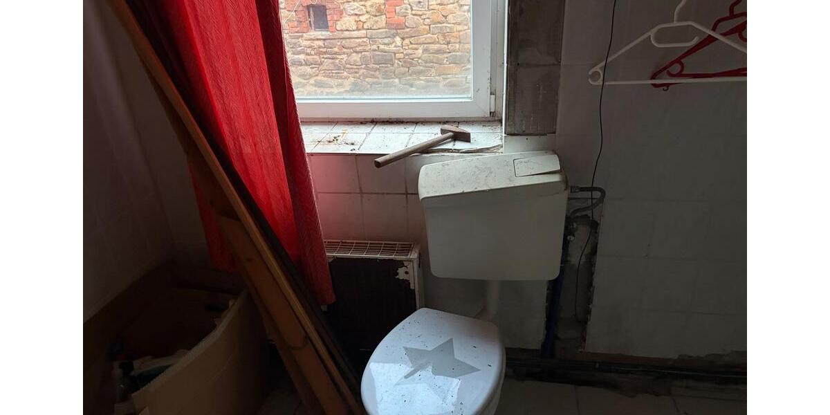 Dreifamilien Haus zur Sanierung 8 zimmer