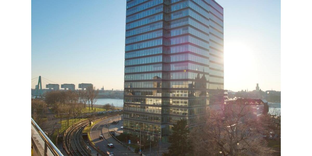 CITYHOUSE: Penthouse - Kölns schönster Blick auf den Dom! 90 m² Terrasse in Süd-West-Ausrichtung 3 zimmer