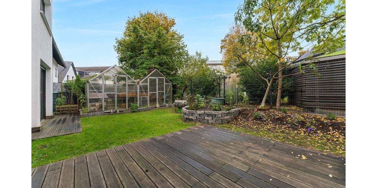 Gehobene Ausstattung und barrierearm: Großzügige 4-Zimmer-Wohnung mit Garten in Bestlage von Refrath 4 zimmer