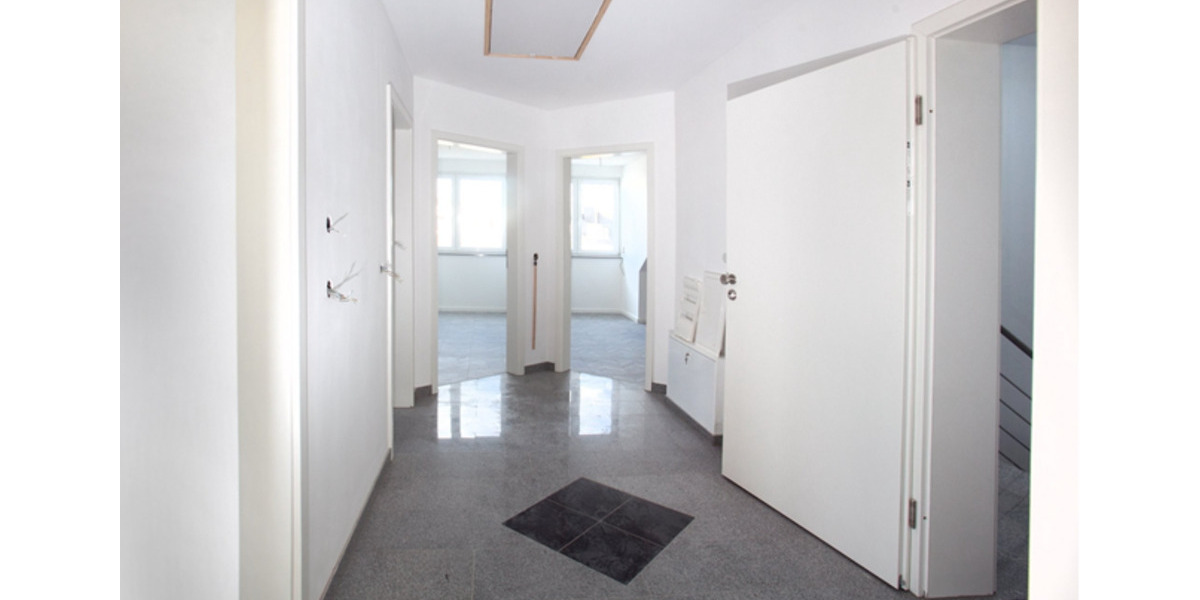 Neuwertige 3 Zimmer DG-Wohnung inkl. Einbauküche in GV-Südstadt 3 zimmer