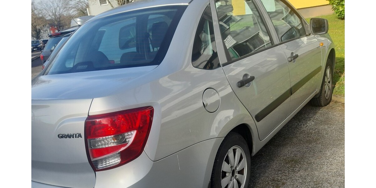 Lada Granta 140.335 km 2.200 &euro; Köln 50667