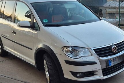 VW Touran 195.000 km 4.425 € Leverkusen 51373