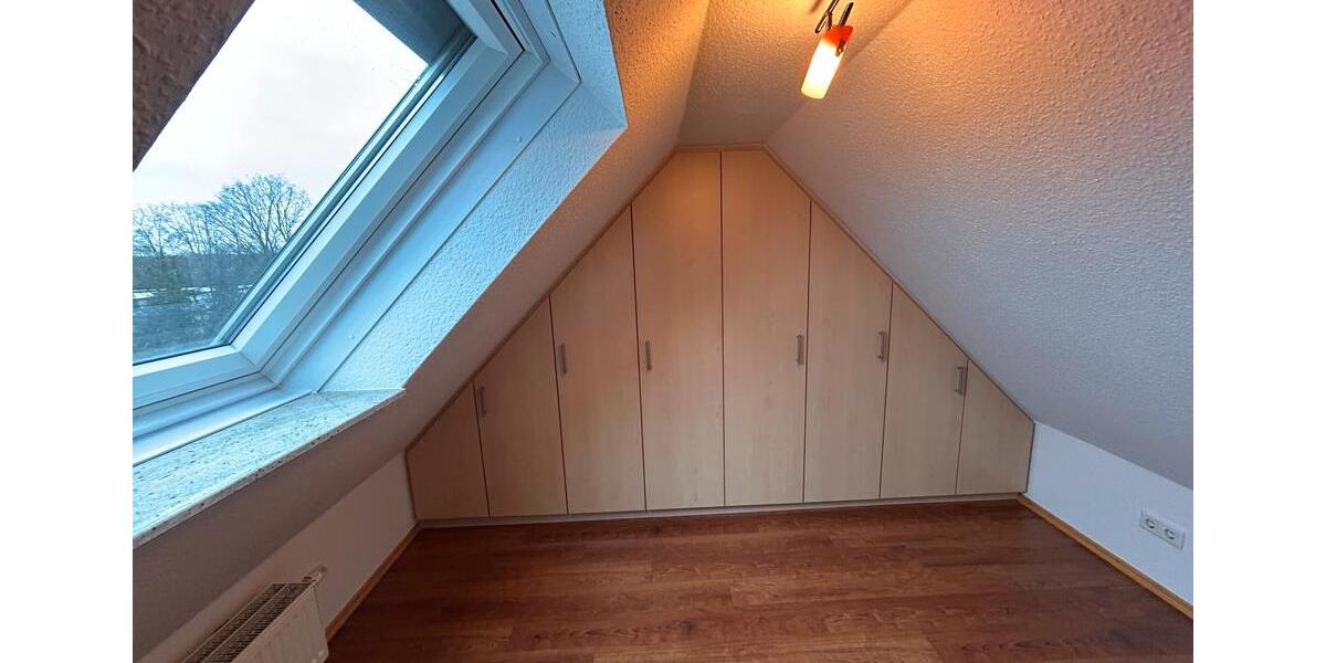Dachgeschoßwohnung Leverkusen Bürrig - 1 Zimmer, 31 m&sup2;, 430&euro; | Angebot:25364983