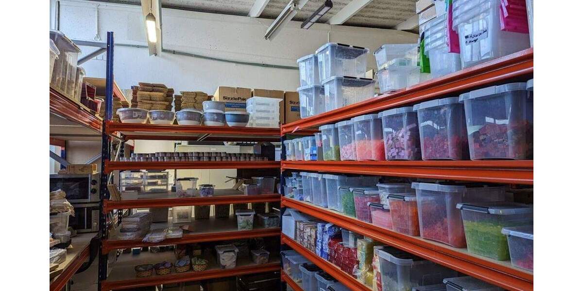 Komplett sanierte Halle inkl. Loftbüro - auch teilbar ab 200 m² zimmer