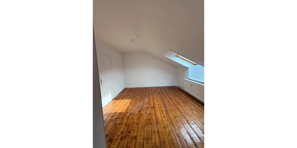 Dachgeschoßwohnung Düsseldorf Niederkassel - 4 Zimmer, 122 m&sup2;, 1.250&euro; | Angebot:25284241