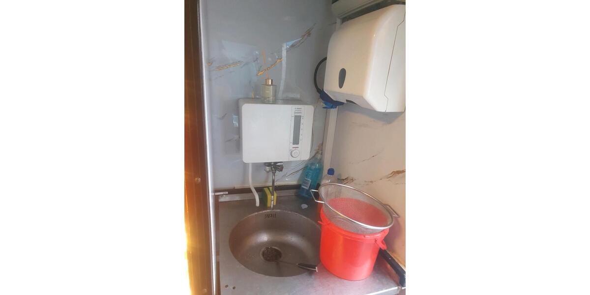 Feste Imbisswagen mitten in Düsseldorf zimmer