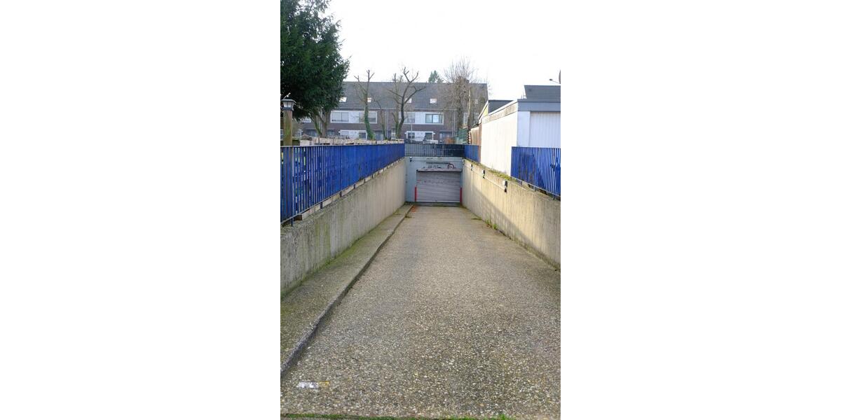 Drei gut vermietete Eigentumswohnungen und Tiefgaragenstellplätze 1 zimmer