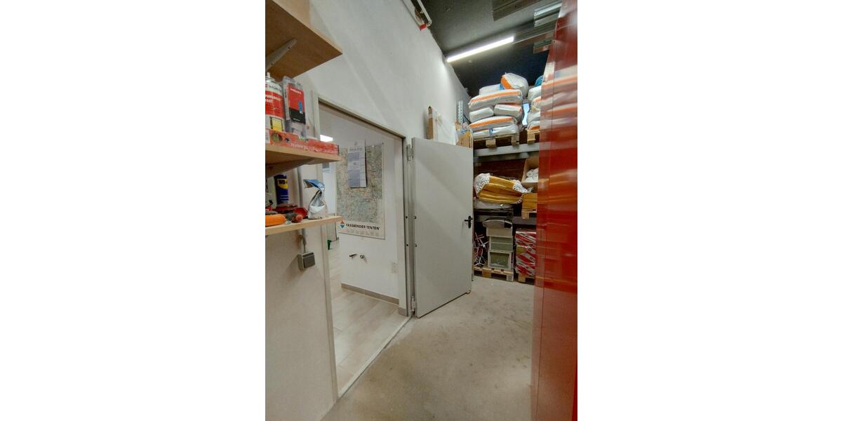 Für Ihren Betrieb Hallenfläche mit Büro und 3 Stellplätzen, verkehrsgünstige Lage - Gewerbeobjekt Köln Mülheim | Angebot:19160030