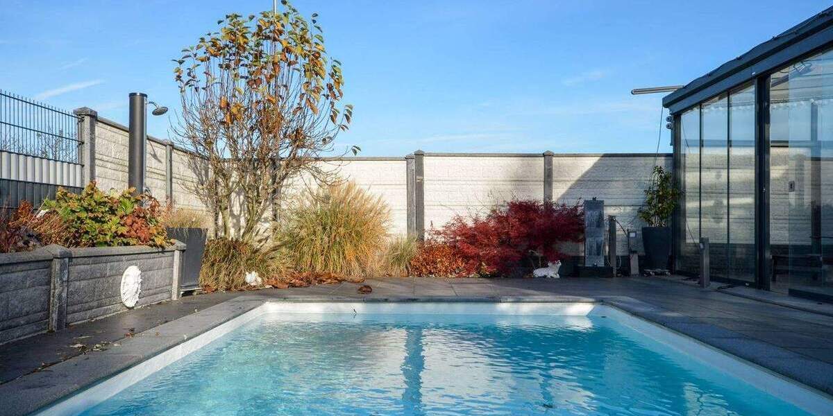 Neubaucharakter trifft Wohlfühloase: Hochwertig ausgestattetes Einfamilienhaus mit Außenpool! 6 zimmer