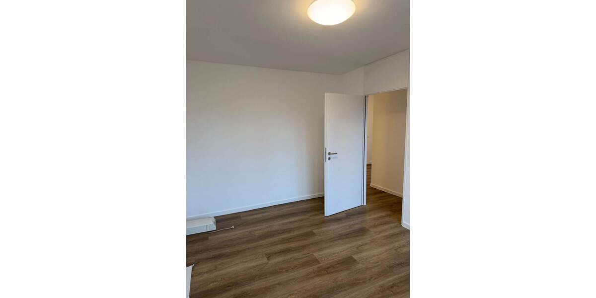Etagenwohnung Köln Westhoven - 3 Zimmer, 96 m&sup2;, 1.400&euro; | Angebot:25568412