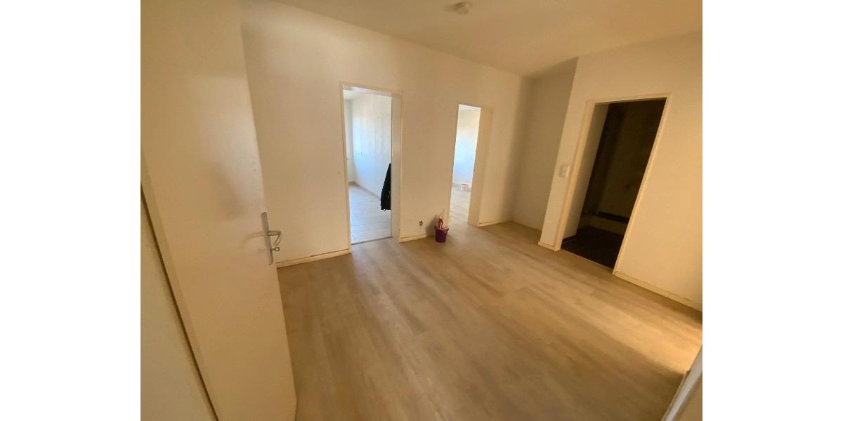 Etagenwohnung Solingen Central - 3 Zimmer, 81 m&sup2;, 639&euro; | Angebot:25416426