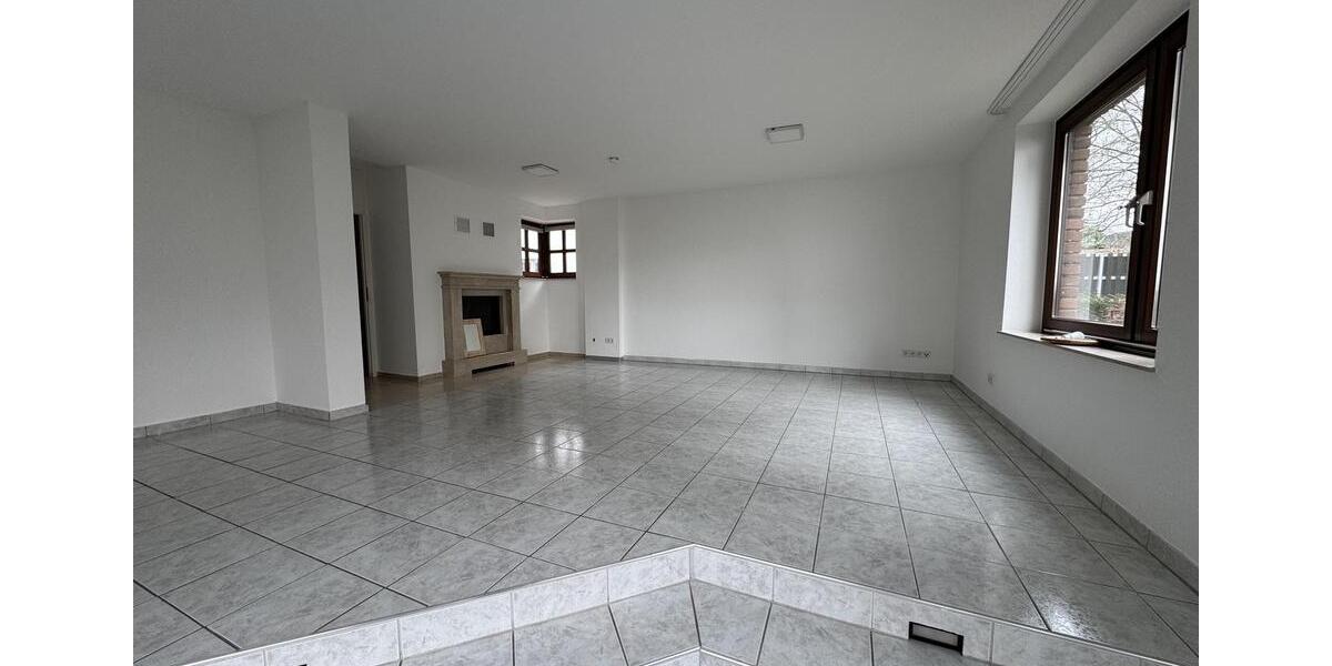 Erdgeschoßwohnung Bergisch Gladbach Paffrath - 3 Zimmer, 109 m&sup2;, 1.450&euro; | Angebot:25271153