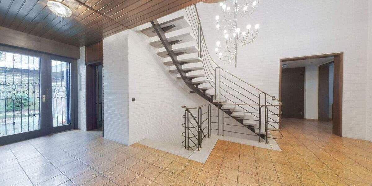 großzügiges, freistehendes Einfamilienhaus mit schönem Garten und Erftblick 6 zimmer