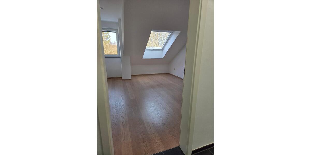 Dachgeschoßwohnung Burscheid - 4 Zimmer, 109 m&sup2;, 465.000&euro; | Angebot:25641543