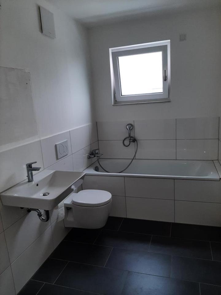 Bei VIVAWEST die Sonnenstrahlen auf dem eigenen Balkon genießen. zimmer