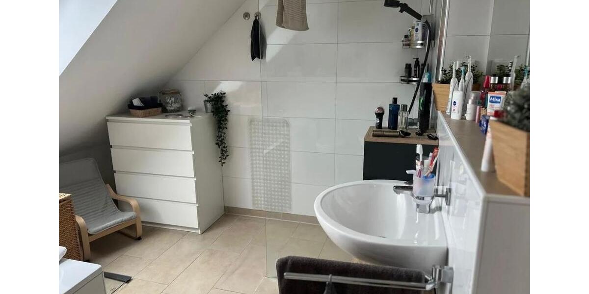 Dachgeschoßwohnung Dormagen Sankt Peter - 3 Zimmer, 94 m&sup2;, 1.220&euro; | Angebot:26397792