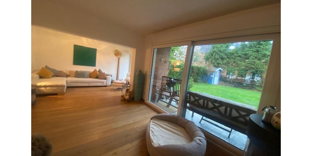 MODERNES HELLES HAUS IN DÜSSELDORF - LUDENBERG MIT EINBAUKÜCHE - 6 zimmer