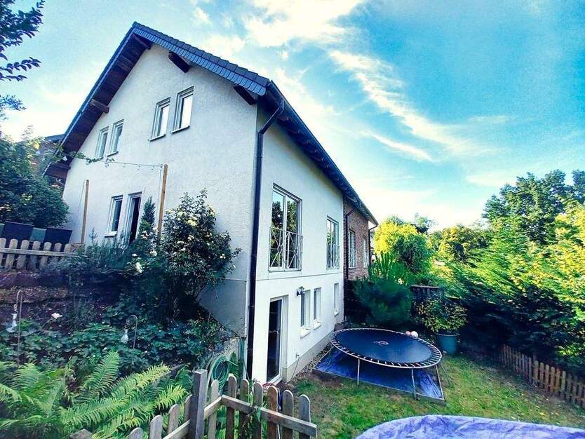 CITYHOUSE: Schöne Doppelhaushälfte mit großem Garten, Hobbyraum Souterrain, Keller, Terrasse 4 zimmer