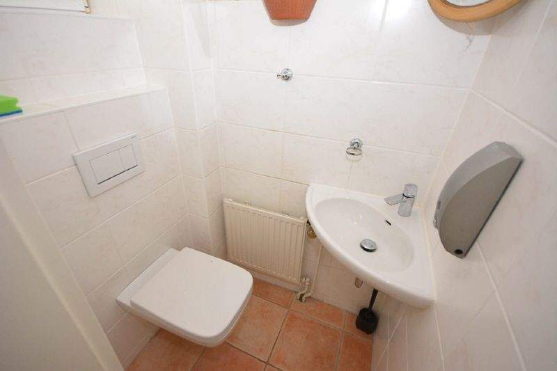 Gepflegtes Reihenhaus mit modernisierter Ausstattung, Garten, Keller und zwei Stellplätzen 5 zimmer