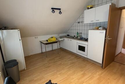 2-Zimmer-Dachgeschosswohnung mit Stellplatz in Köln-Merkenich 2 zimmer