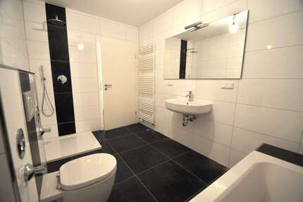 Wohnung Troisdorf Bergheim - 2 Zimmer, 91 m&sup2;, 1.365&euro; | Angebot:26787337