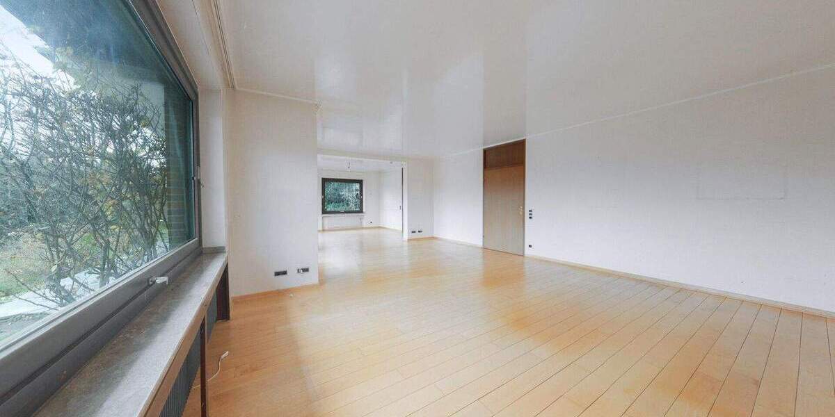 großzügiges, freistehendes Einfamilienhaus mit schönem Garten und Erftblick 6 zimmer