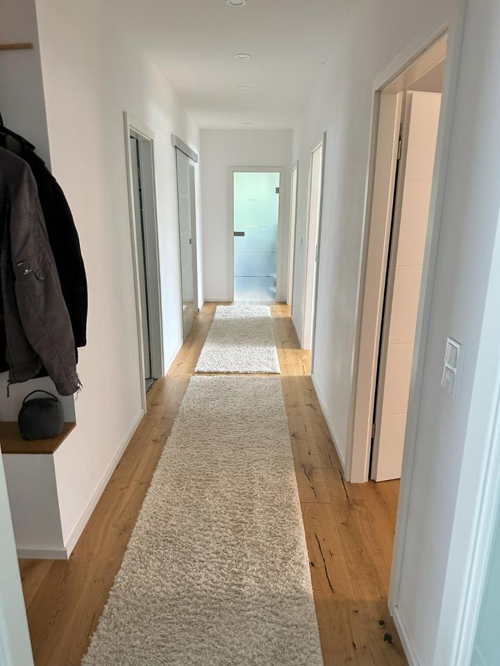 Großzügige 5-Zimmer-Wohnung im Bungalow-Stil