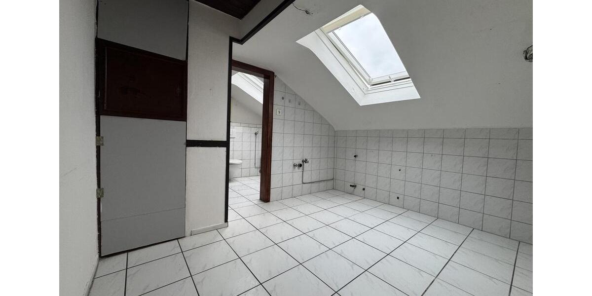 Gemütliche DG-Wohnung in Herkenrath für Familie oder WG 4 zimmer