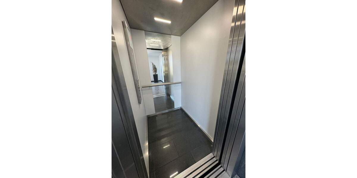 Top moderne 3 Zimmer DG-Wohnung mit 2 Dachterrassen, Aufzug & Einzelgarage! 3 zimmer