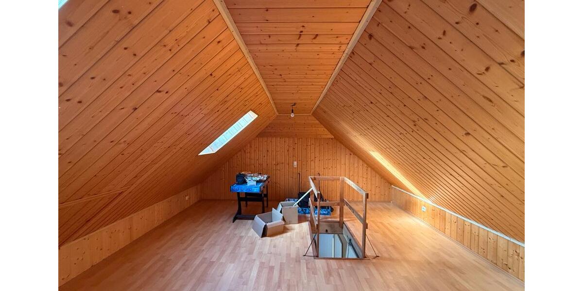 Dachgeschoßwohnung Bergisch Gladbach Gronau - 3 Zimmer, 85 m&sup2;, 960&euro; | Angebot:26606875