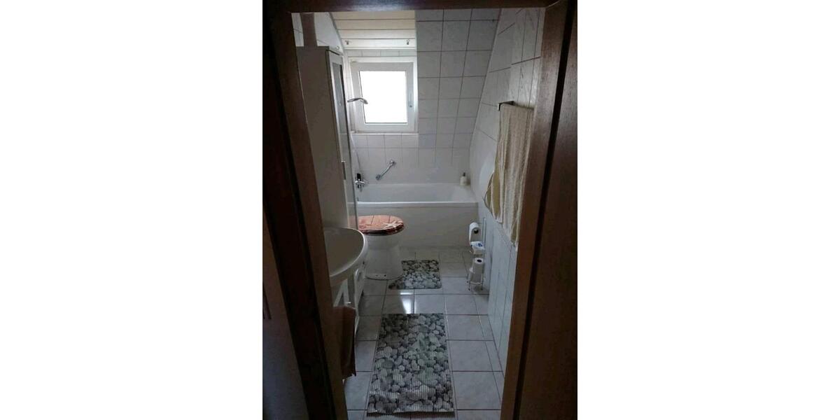 Dachgeschoßwohnung Wermelskirchen - 3.5 Zimmer, 60 m&sup2;, 132.000&euro; | Angebot:25887273