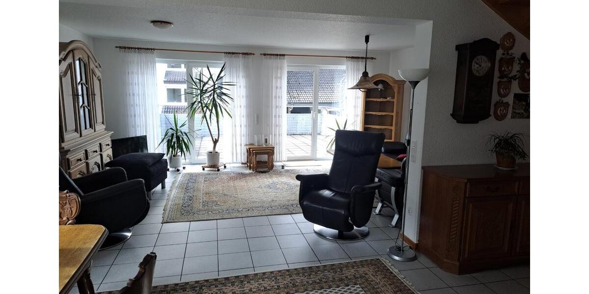 Etagenwohnung Lindlar - 3 Zimmer, 130 m&sup2;, 1.400&euro; | Angebot:25645312