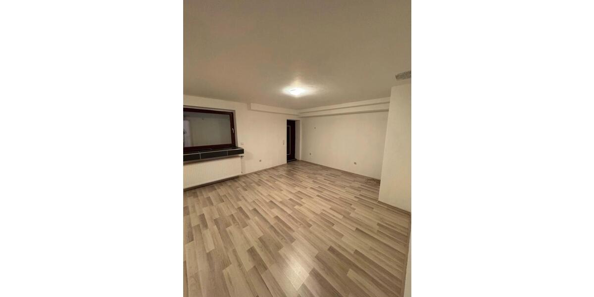 Erdgeschoßwohnung Grevenbroich Neuenhausen - 4 Zimmer, 130 m&sup2;, 1.500&euro; | Angebot:24840289