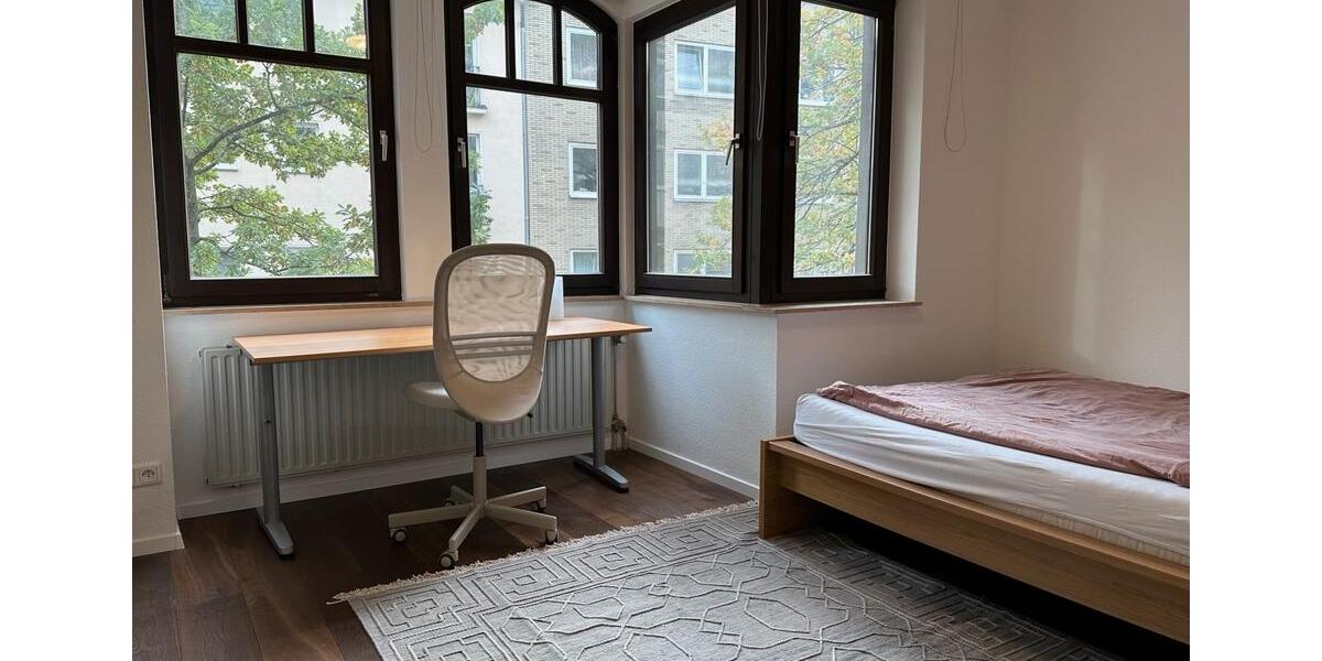 Stilvoll möblierte 2-Zimmer-Wohnung am Eigelstein zimmer