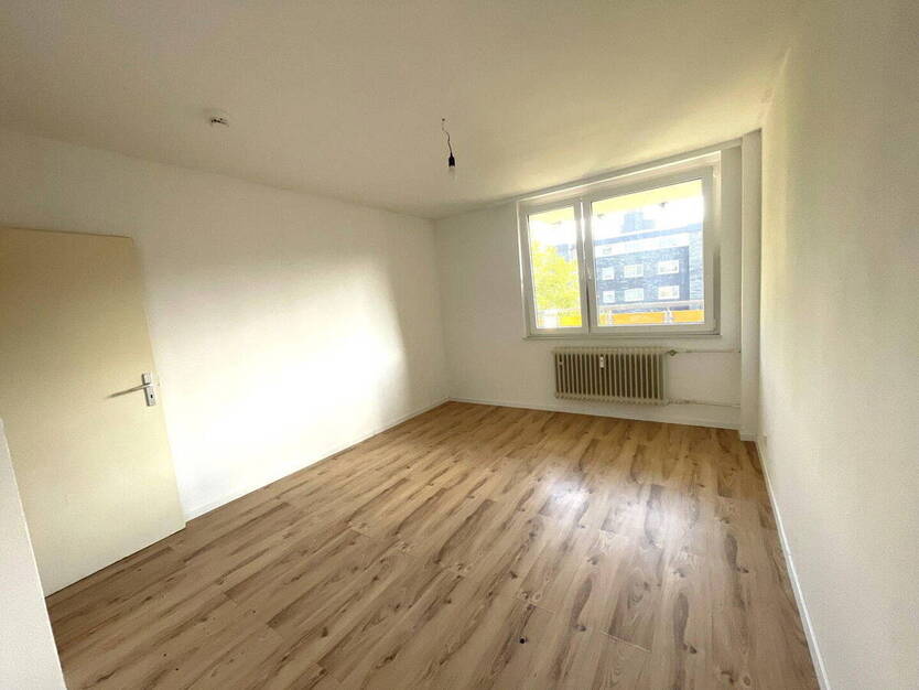 **Helle & frisch renovierte 2,5-Zimmer-Wohnung - mit Balkon & Aufzug** 2 zimmer