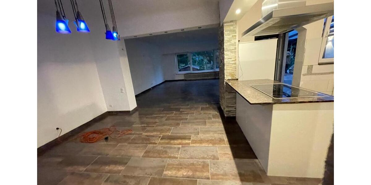 Haus mit Garten in Köln-Weiden + Garage Terrasse 3 zimmer