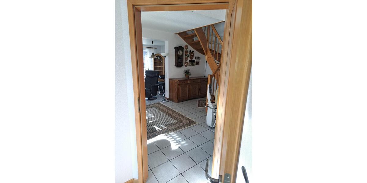 Etagenwohnung Lindlar - 3 Zimmer, 130 m&sup2;, 1.400&euro; | Angebot:25645312