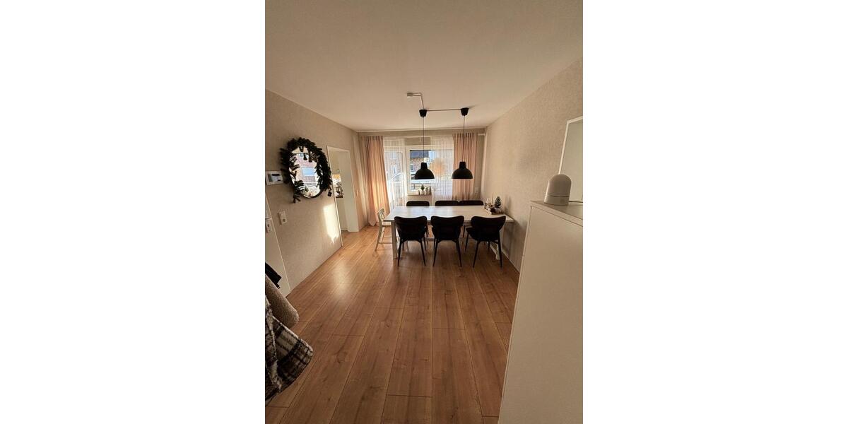 Helle 3,5 Zimmer Wohnung Klimatisiert 3.5 zimmer