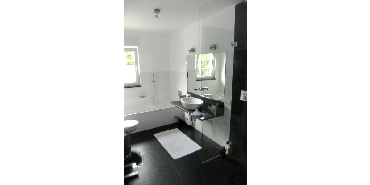 Etagenwohnung Hückeswagen - 7 Zimmer, 154 m&sup2;, 350.000&euro; | Angebot:26955713