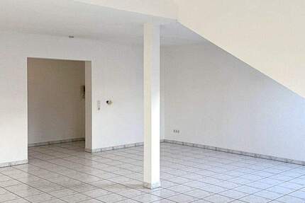 Helle 3-Zimmerwohnung eines 7-Parteienhauses zu vermieten, Balkon, Stellplatz u. Kellerraum inklusive 3 zimmer