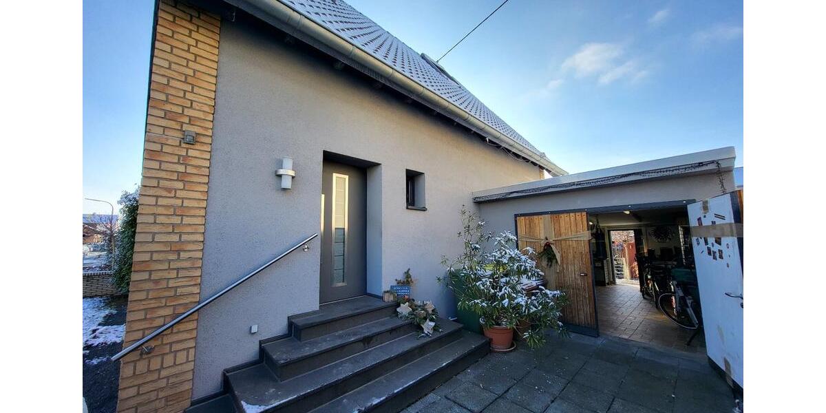 Freist. EFH + Garage +gr. Garten im Herzen v. Rheidt bezugsbereit 4.5 zimmer