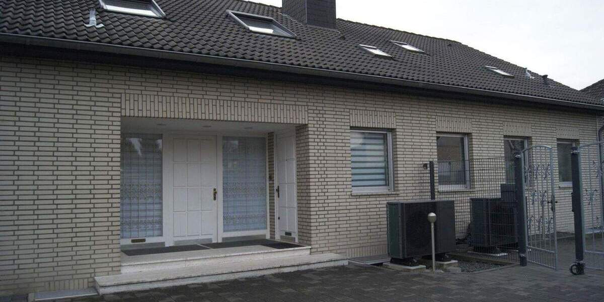 PROVISIONSFREI! Modernisiertes Zweifamilienhaus mit Einliegerwohnung und Garage, VON PRIVAT! 6 zimmer